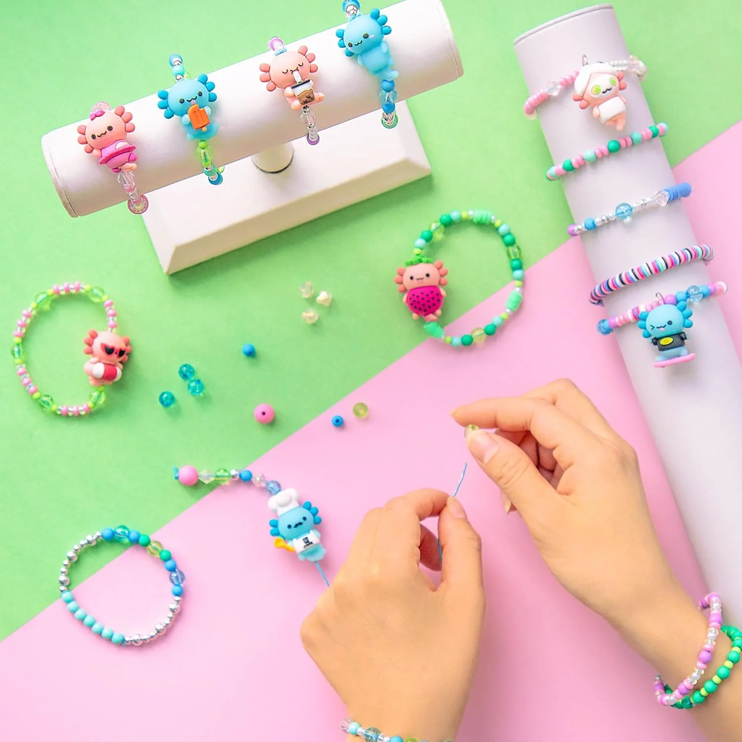 Fashion Angels Kit gioielli Basic Fun Charm Changers Axolotl League per bambine 6+ – Set fai da te con collane, bracciali, charm axolotl e perline colorate - Image 7