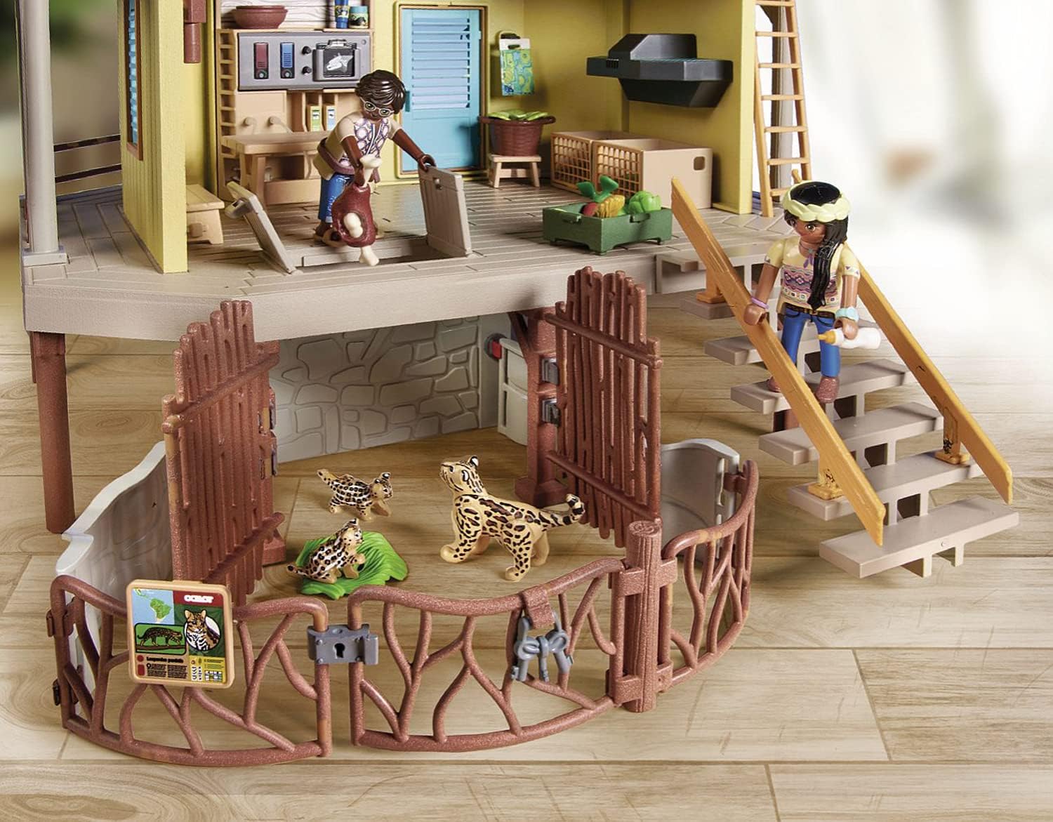 Playmobil 71007 Wiltopia Animal Care Station with Light Effects, collectable and educational animal toy for kids, sustainable toy, fun imaginative role play, playsets suitable for children ages 4+ - Image 4