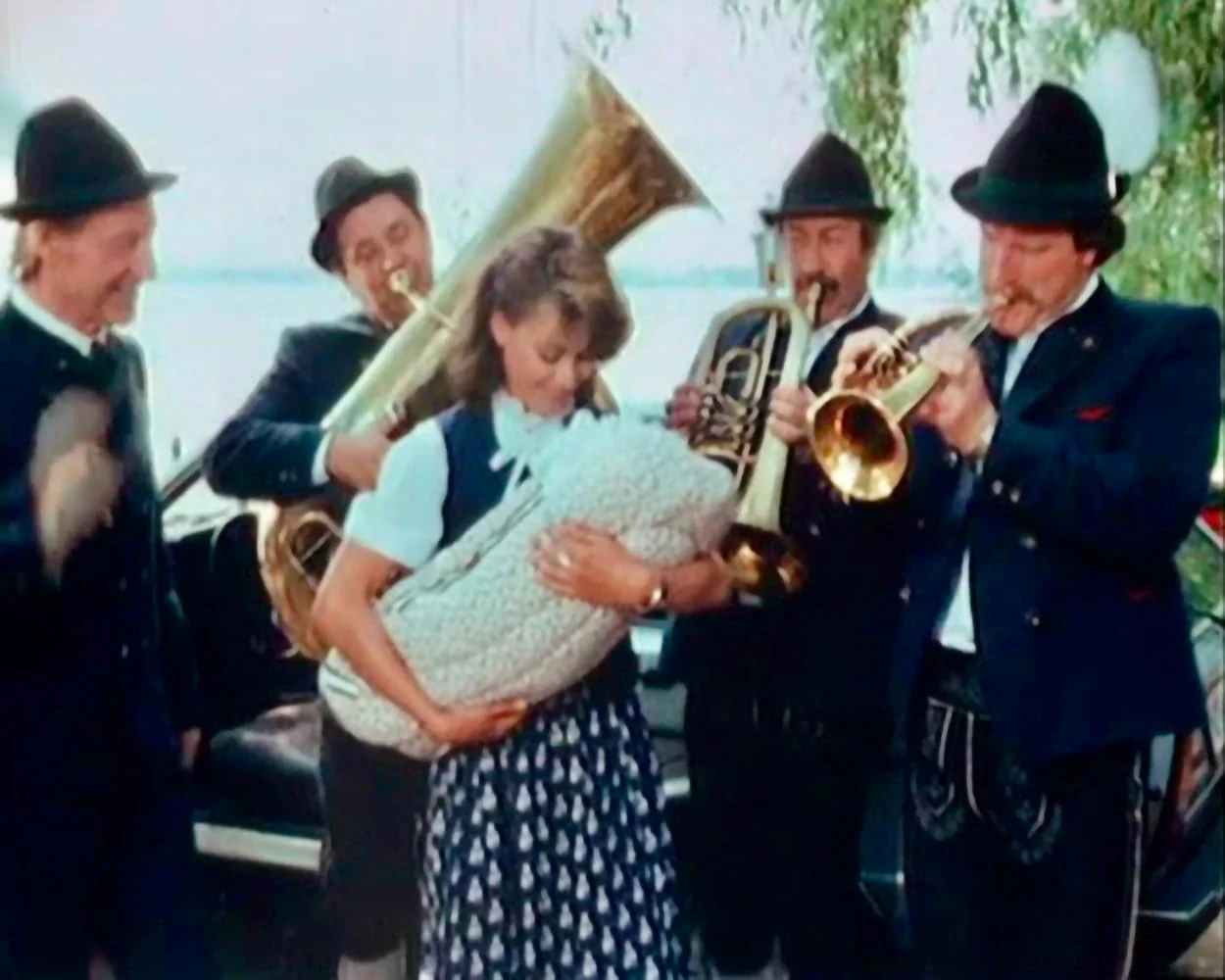 Und die Tuba bläst der Huber, Staffel 2 / Weitere 13 Folgen der Kultserie von Georg Lohmeier („Königlich Bayerisches Amtsgericht“) (Pidax Serien-Klassiker - Image 2