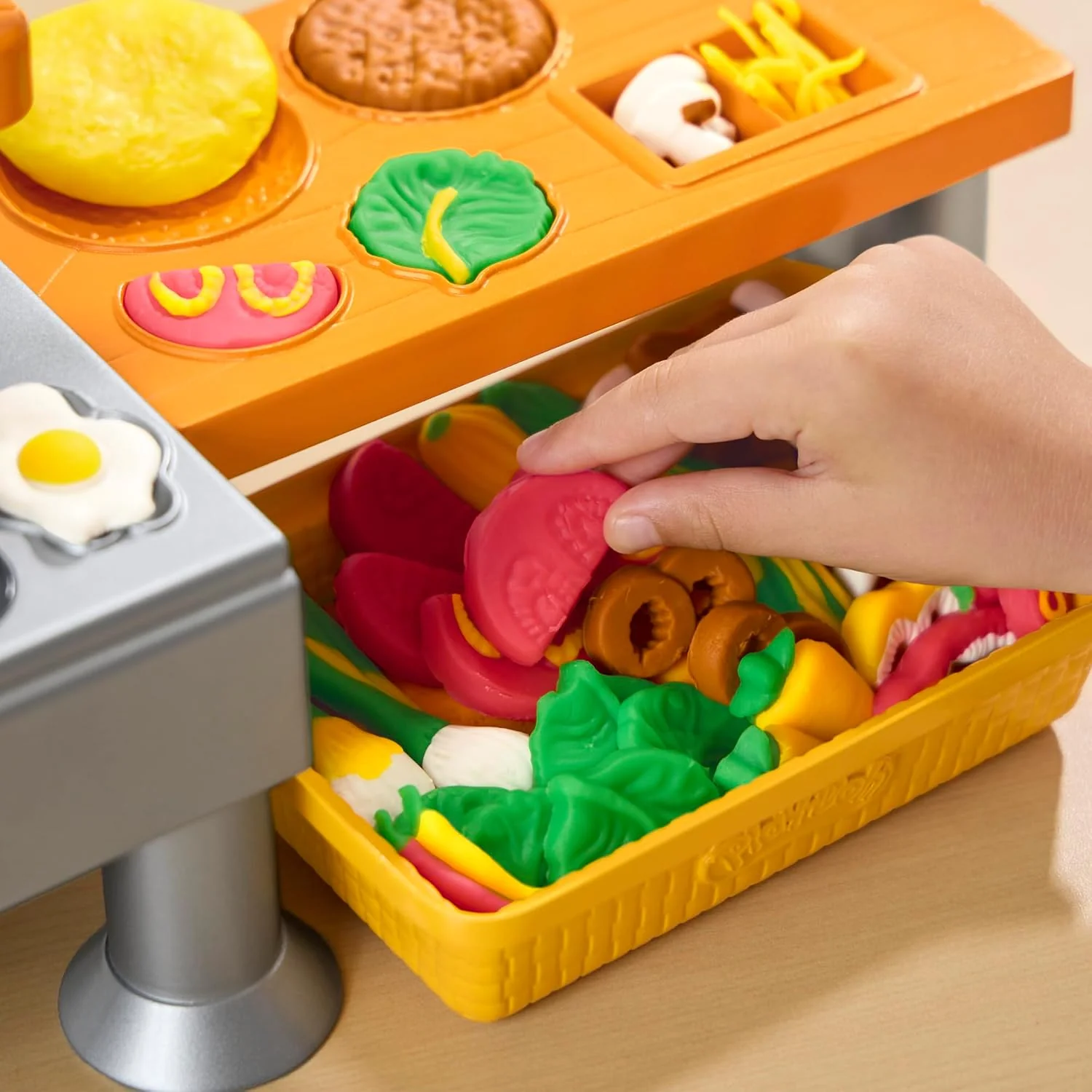 Play-Doh Brutzelspaß-Küche, Spielset mit realistischen Kochgeräuschen, mehr als 25 Spiel-Snacks zum Kneten, für Kinder zum Kneten & Spielen, ab 3 Jahren - Image 4