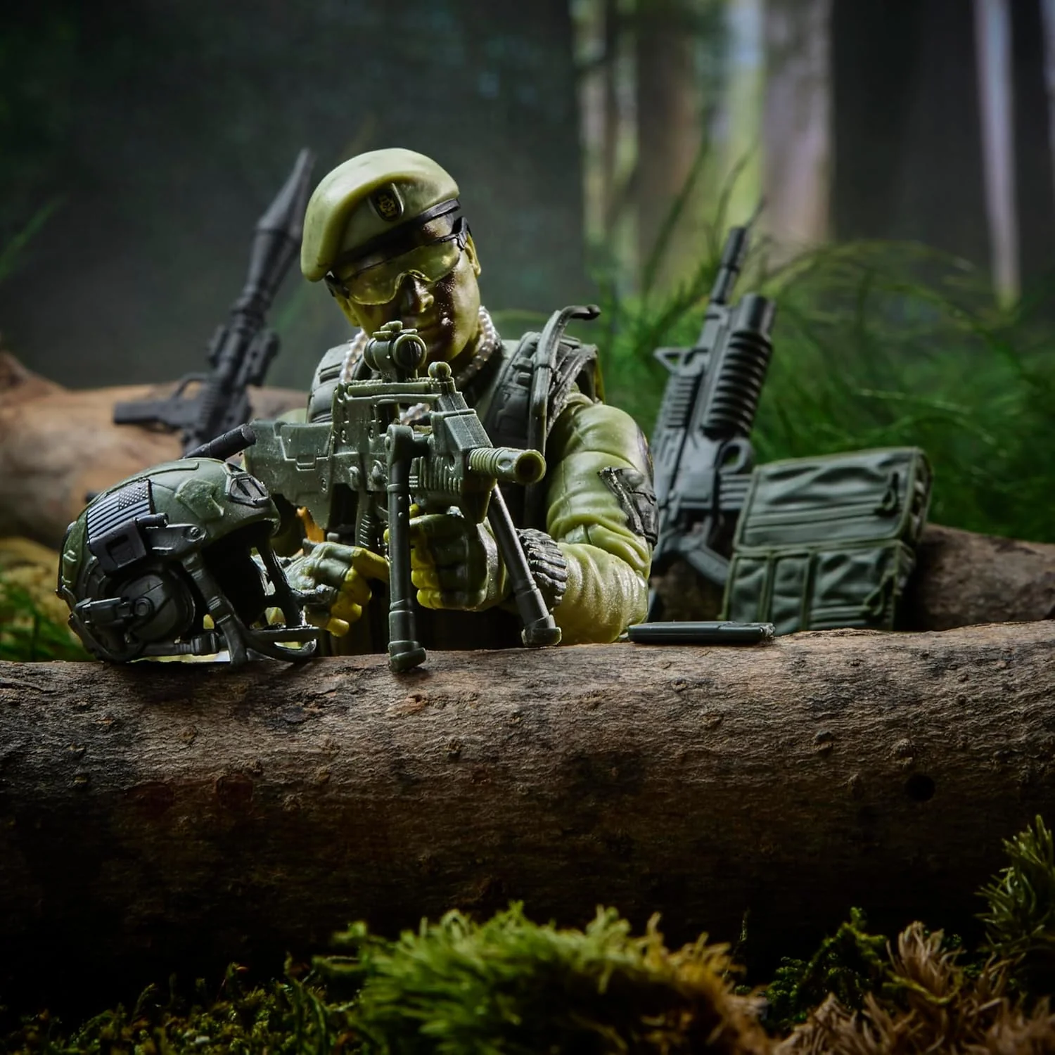 G.I. Joe Classified Series, Legacy Collection: Action Soldier - Special Forces, set con action figure collezionabile da 15 cm e 16 accessori - Image 2