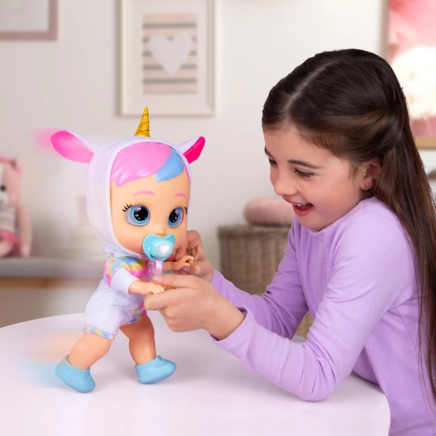 Cry Babies Dreamy Interaktive Puppe Hilf Dreamy bei ihren ersten Schritten – sie gibt über 10 Laute und Reaktionen von Sich und kann leuchtende LED-Tränen weinen. Kinder ab 3 Jahren. - Image 2