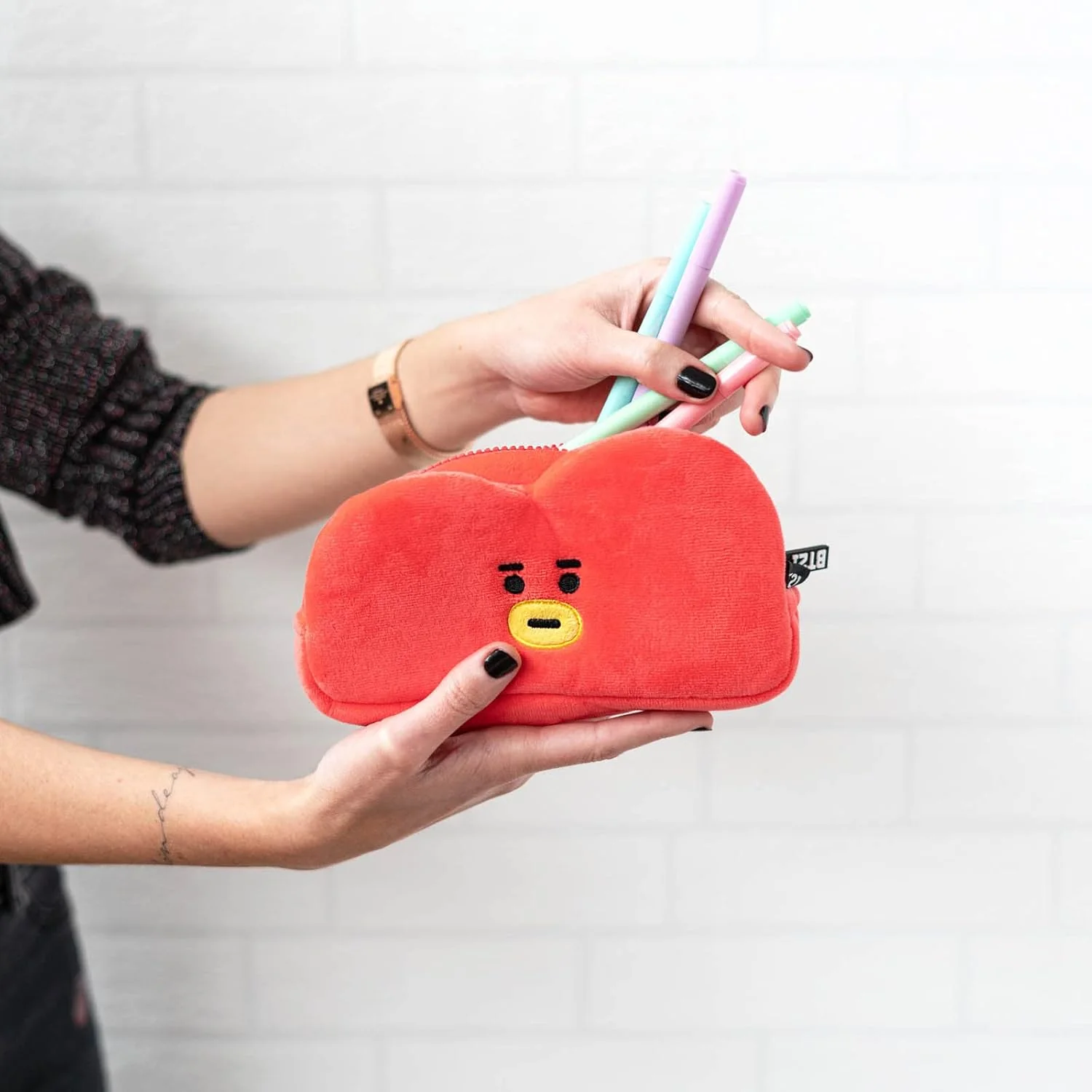 Grupo Erik Plüsch Mäppchen BT21 New Mang 1 Fach - Stift Etui Schule BTS Fanartikel - Federmäppchen Mädchen Schlampermäppchen Offizieller BT21 Merch - Image 4