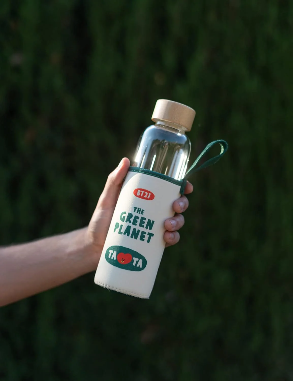 Grupo Erik Trinkflasche 500 ml Glas - GYM FlascheBT21 Tata Glasflasche 500 ml - Sportflasche Kinder - Wasserflasche Glas - BTS Fanartikel Offizieller BTS Merch - Image 3
