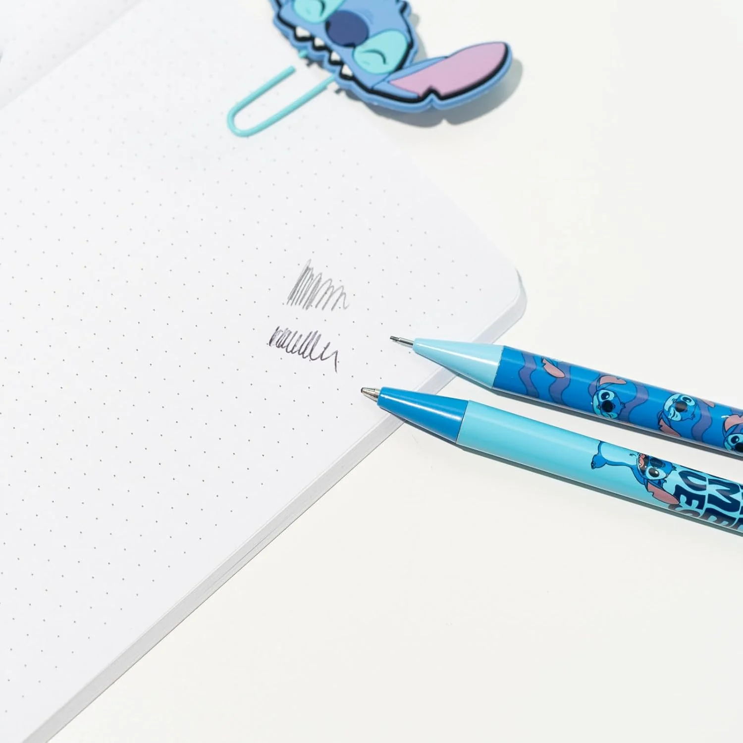Grupo Erik Portapenne da Scrivania Stitch - Porta Penne Decorativo con Penne e Portamine in Acrilico | Cancelleria Lilo e Stitch Gadget (14,5 x 4,7 x 3,5 cm - Image 4