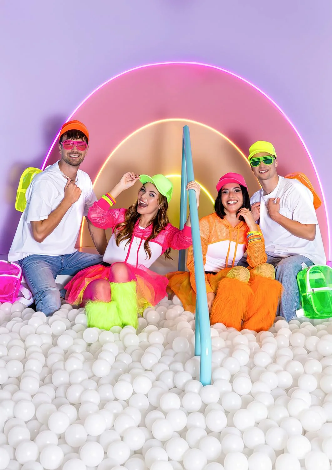 Boland - UV Neon Beinstulpen für Kostüme, 1 Paar, leuchten im Schwarzlicht, Beinwärmer aus Kunstfell, Kostüm-Accessoires für Festival, Karneval und Mottoparty - Image 4